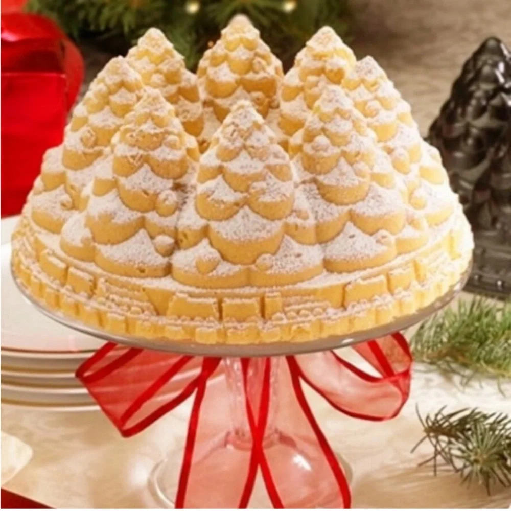 NORDIC WARE Holiday Tree Bundt Pan. Vintage